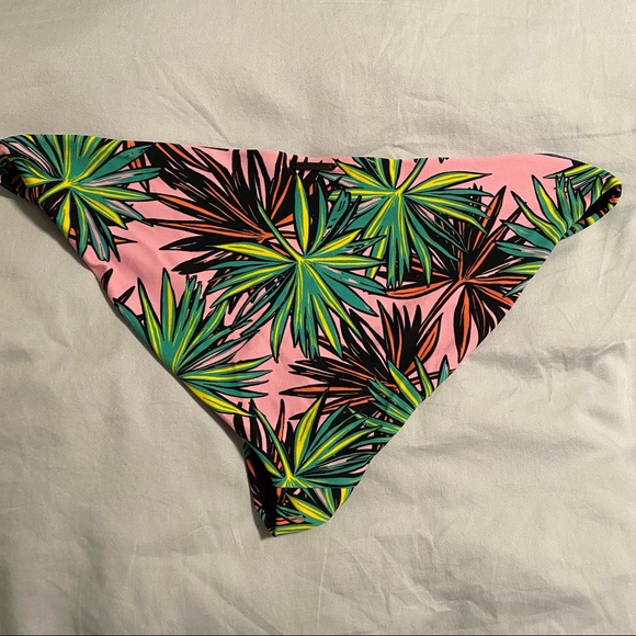 Kendall + Kylie palm print Bardot bikini top and pant, NWOT, Size 12/10 🌊 - Picture 6 of 12